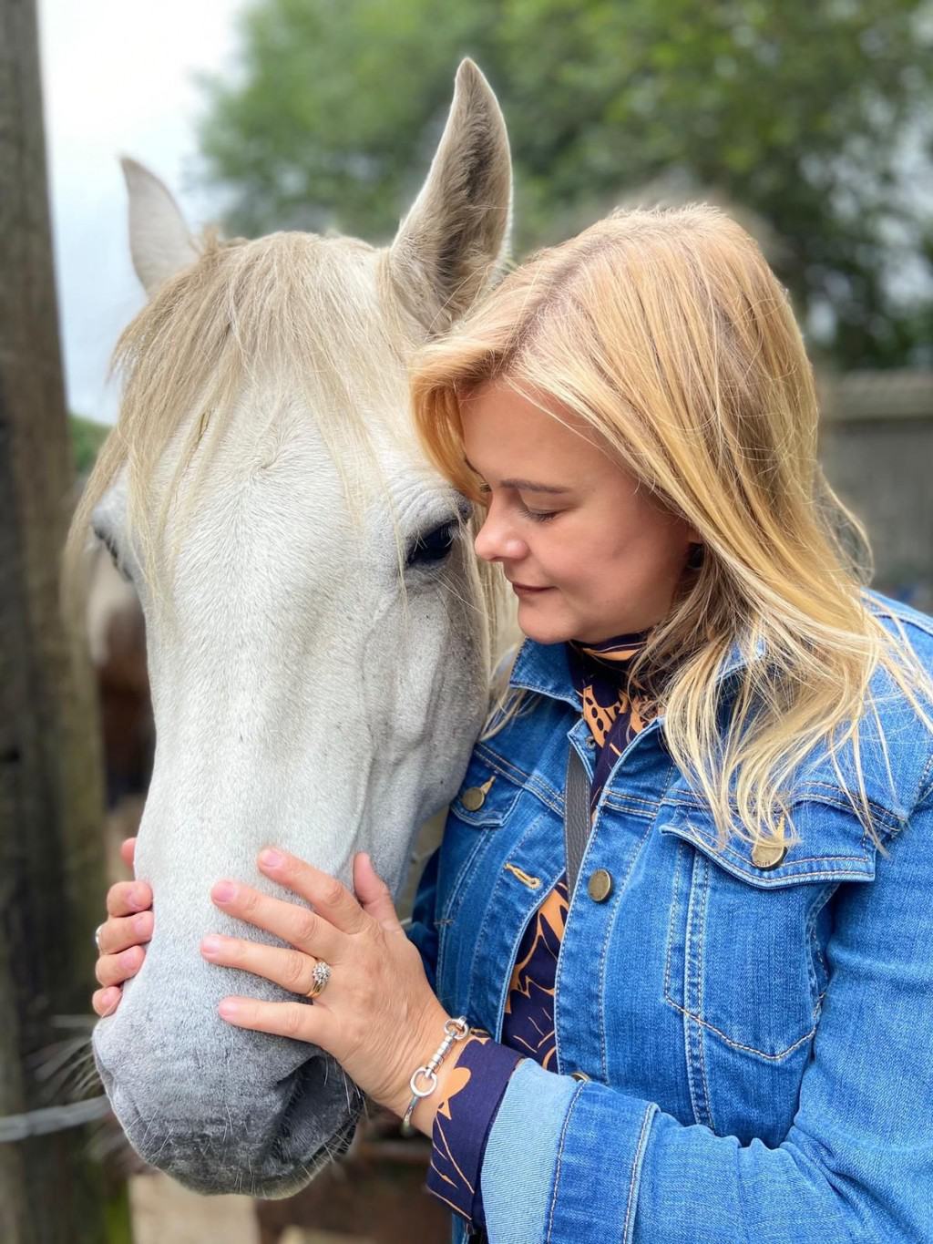 #hiholoves... Esther in Wales